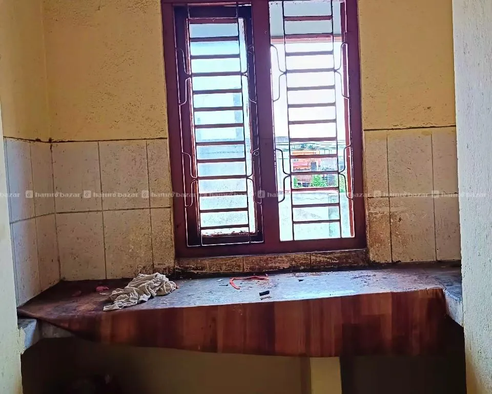 टप फ्लोरमा।। एउटा सानो किचेन , एउटा कोठा र बाथरूम 2