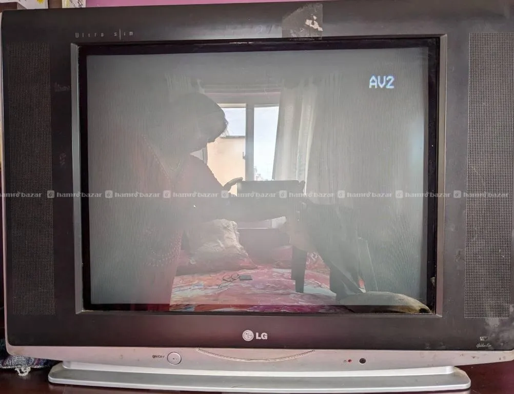 Flat screen LG TV -color 21 inch 1