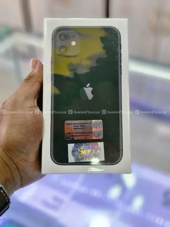 Iphone 11 128GB BRAND NEW WITH VAT BILL GENUINE  1