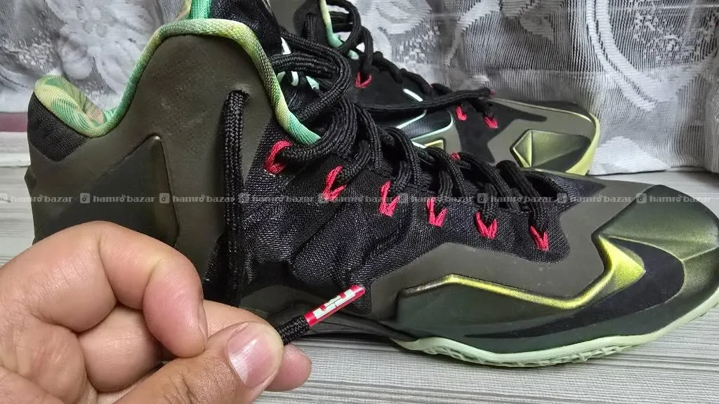 Original lebron basketball shoes... 6