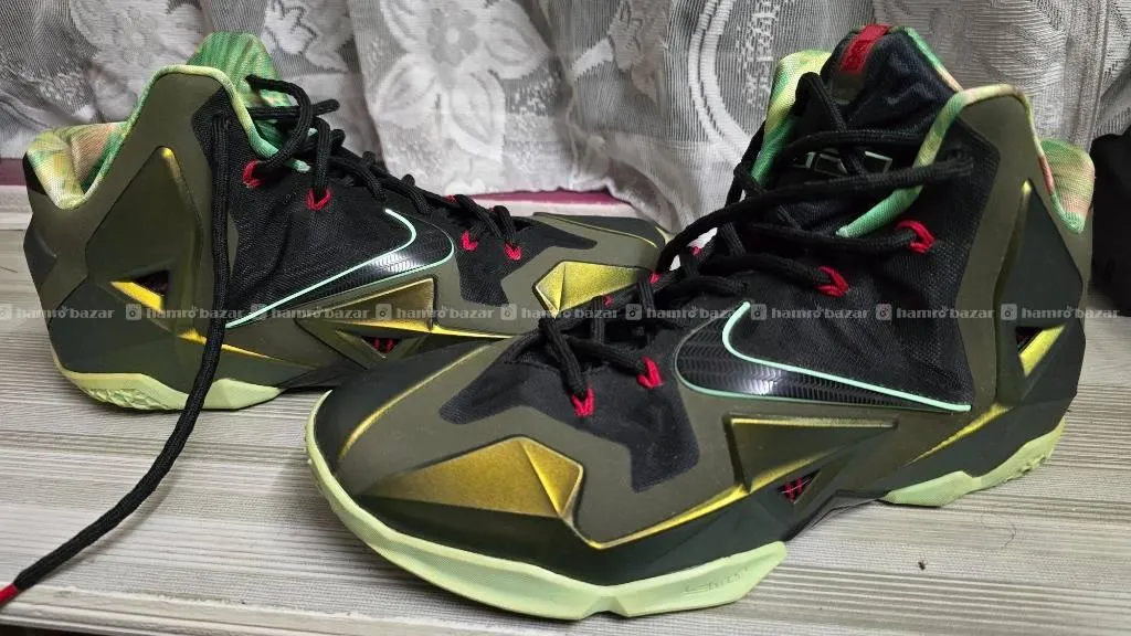 Original lebron basketball shoes... 8