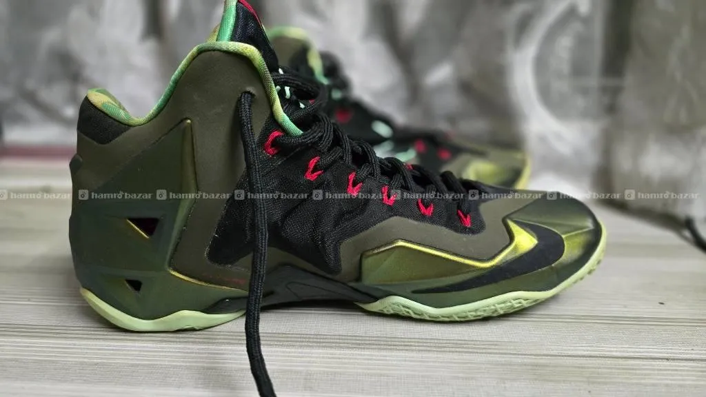 Original lebron basketball shoes... 5