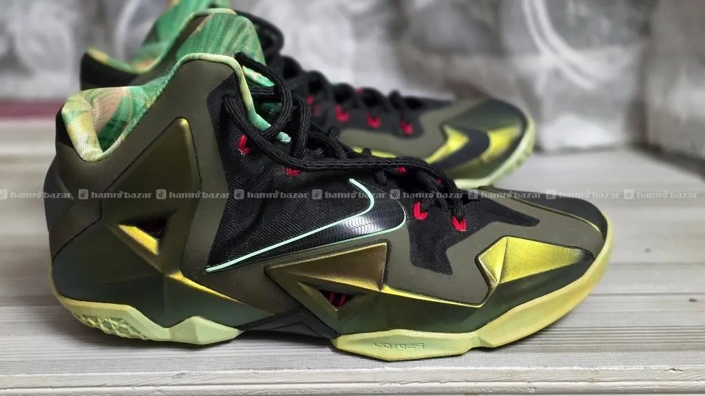 Original lebron basketball shoes... 7