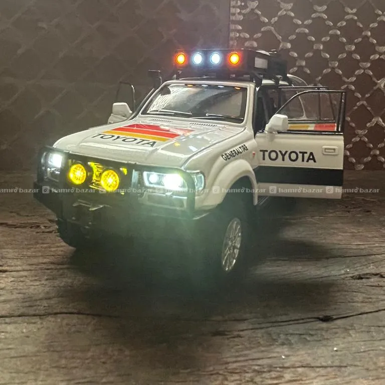TOYOTA LAND CRUISER LC 80 DIECAST MODEL 3