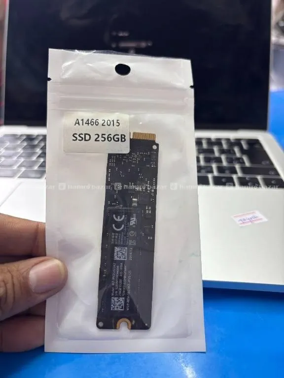 Macbook pro a1466 2015 256gb ssd.(1 year warranty) 1