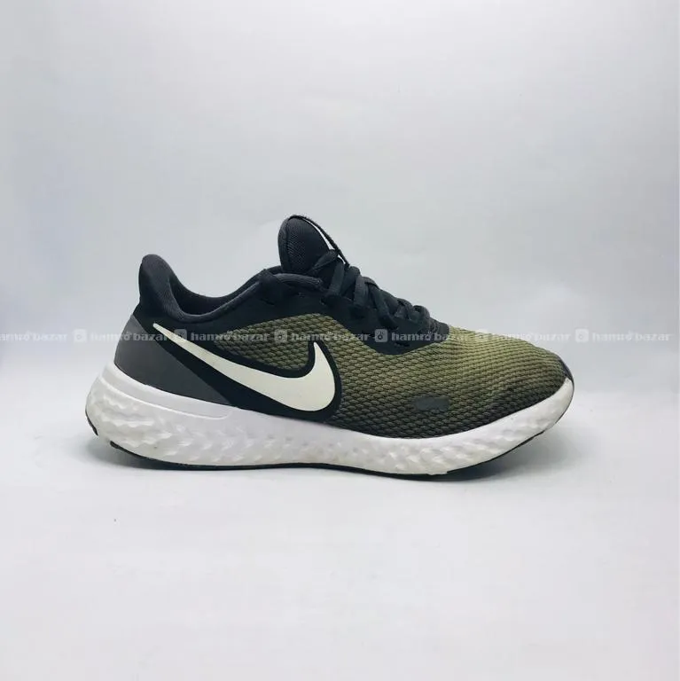 sepatu nike revo 5