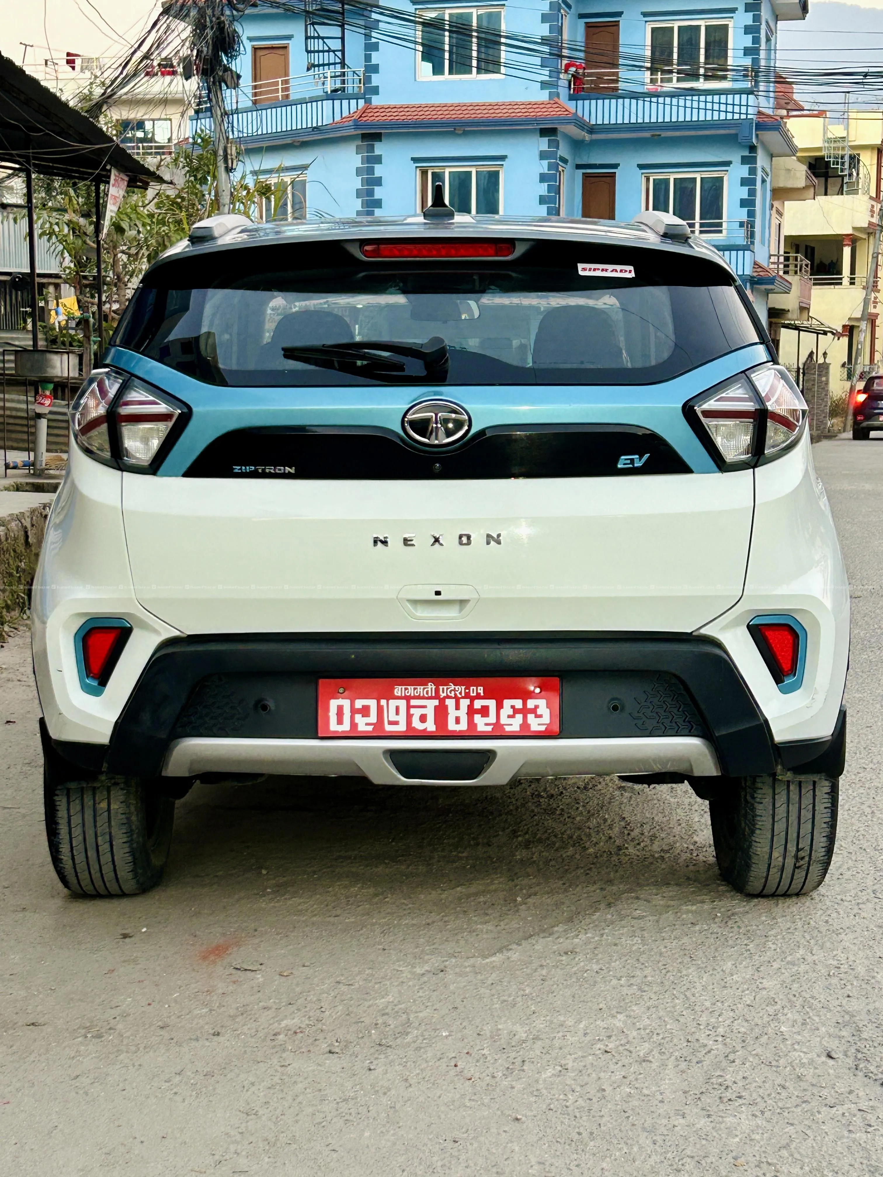 Tata nexon ev xz+ lux (2022) 31000 km with sunroof - Photo 3