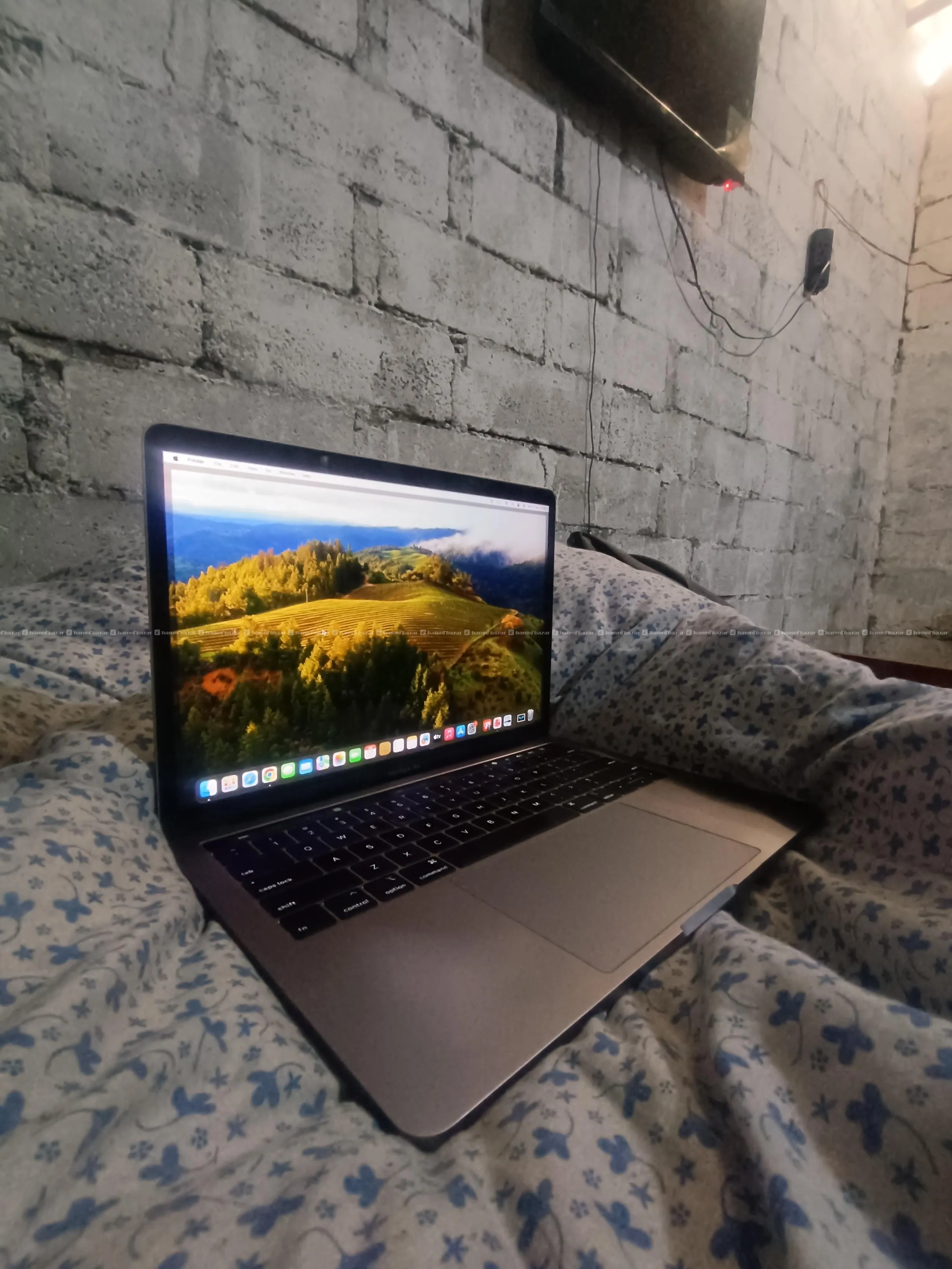 macbook pro 2019 model i5 8/256 non open set