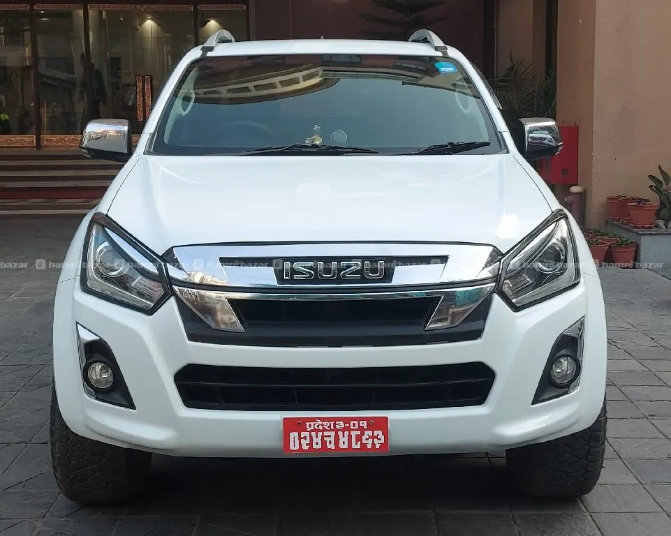 Company color Single hand Top varient Isuzu VCROSS