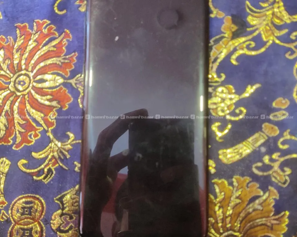 Samsung Galaxy S8+ curved mobile