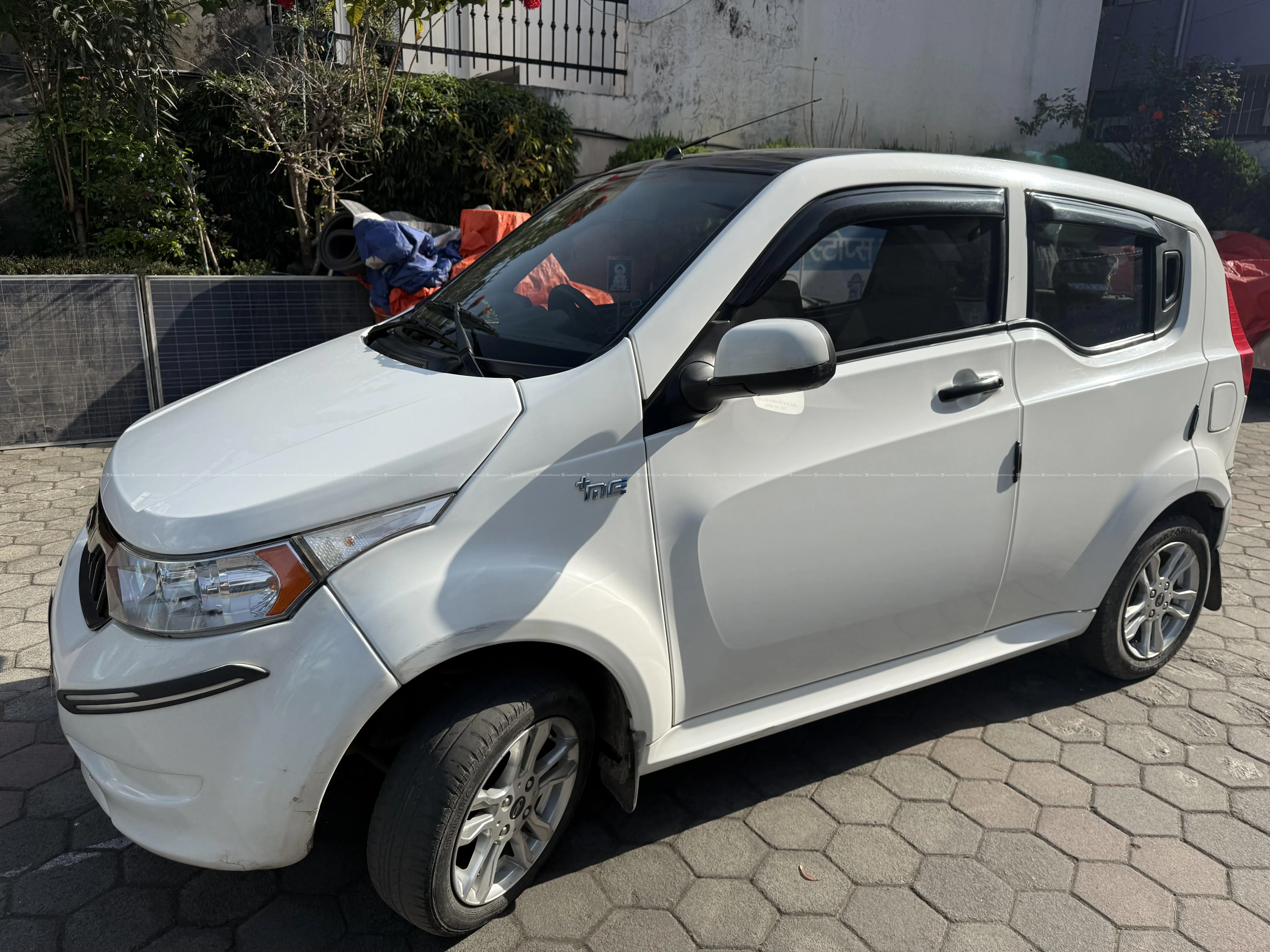 Mahindra e2 o plus ev - Photo 2