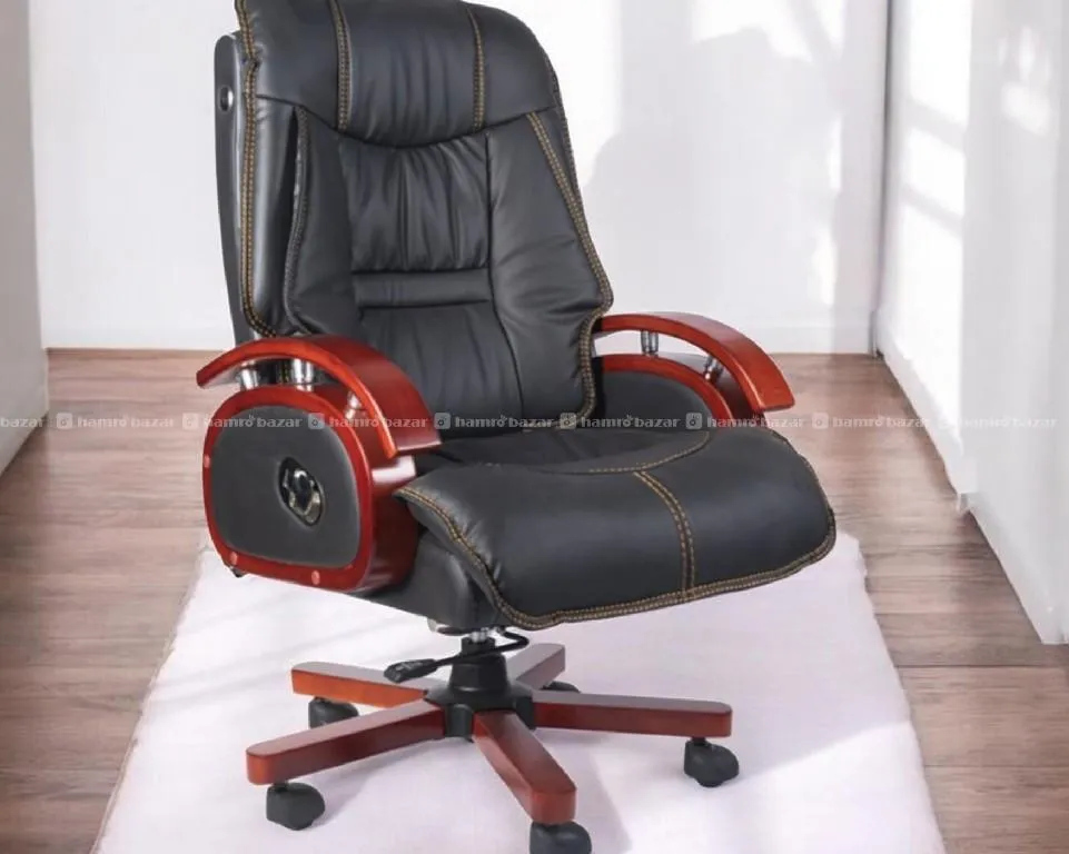 Premium Laxurious Boss Chair Currently Have 1 piec