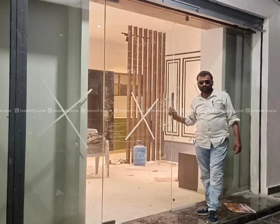 Toughened Glass Door, partition and spider glass 5