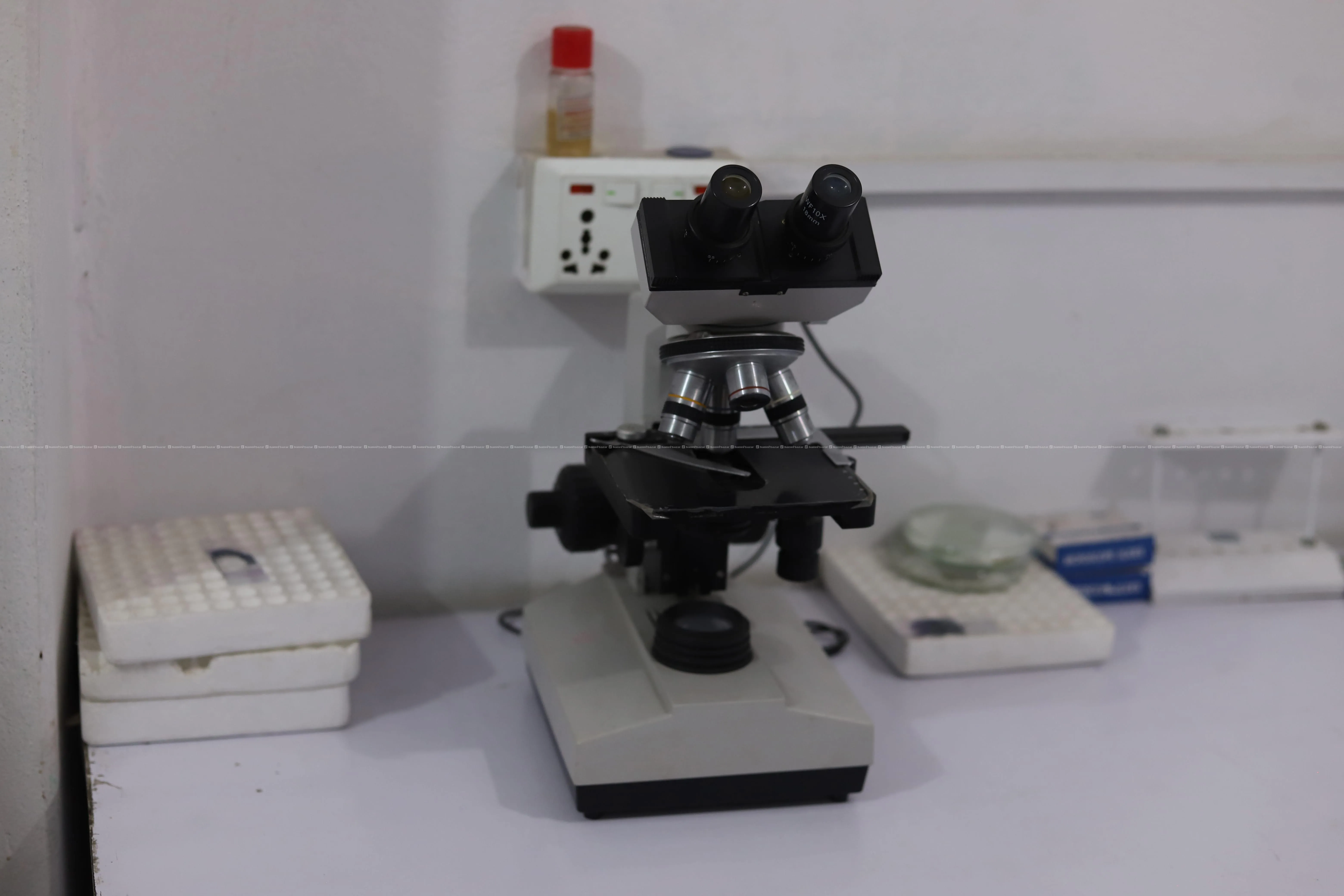 Medicial Shop  and Polyclinc on sale, home in rent 3