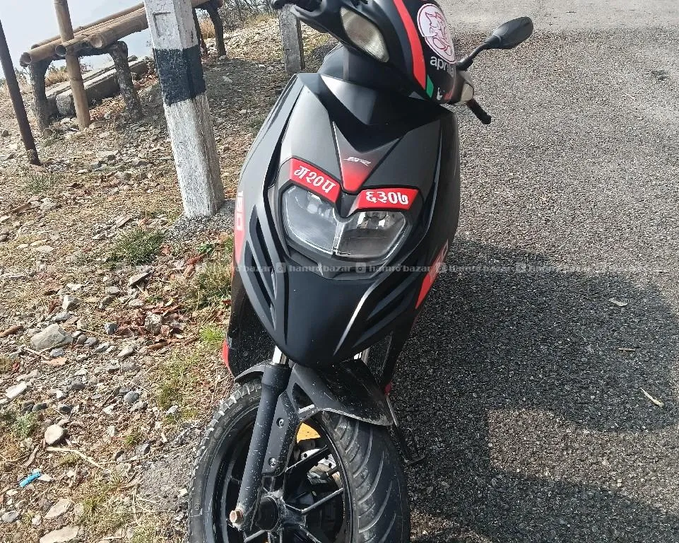 Aprila SR 150 Stander Scooter 5