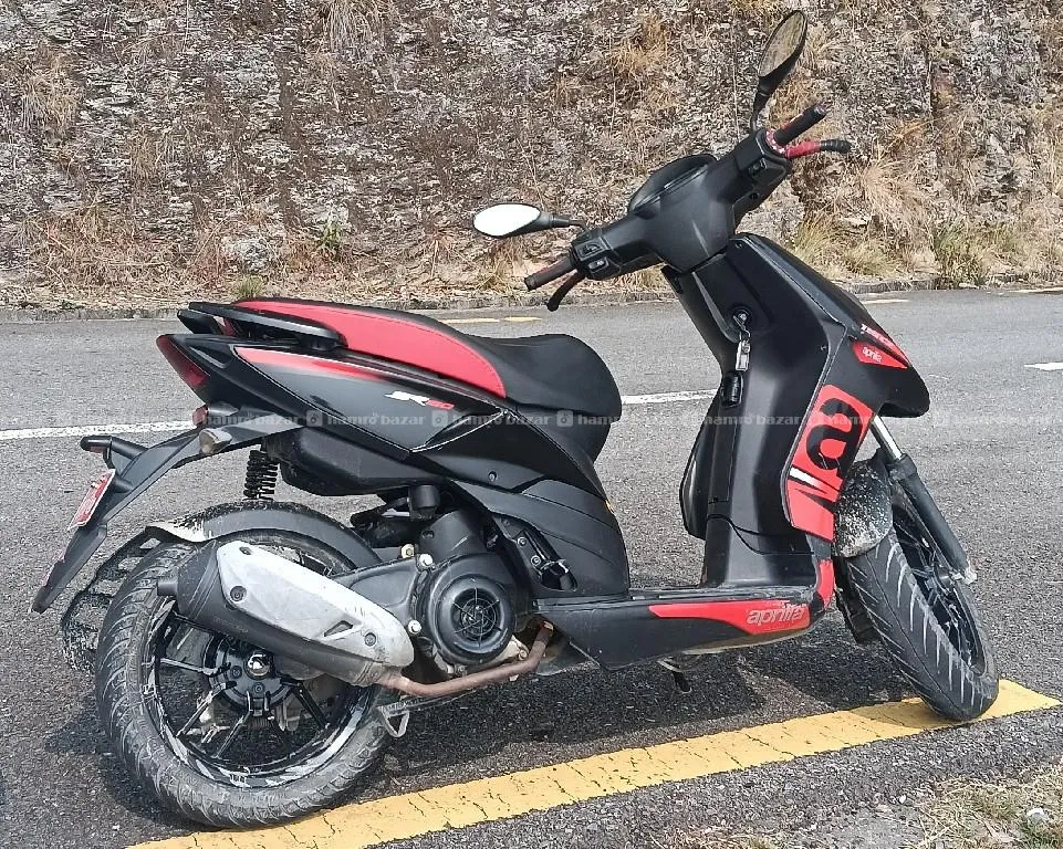 Aprila SR 150 Stander Scooter 2