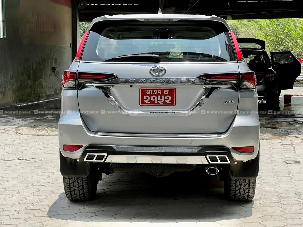 Toyota Fortuner 5