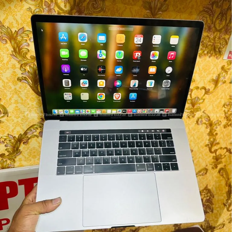 Maacbok Pro I7 Processor 2019 Model Good Condition 2