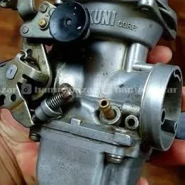Suzuki GN 250 Original head with other parts 5