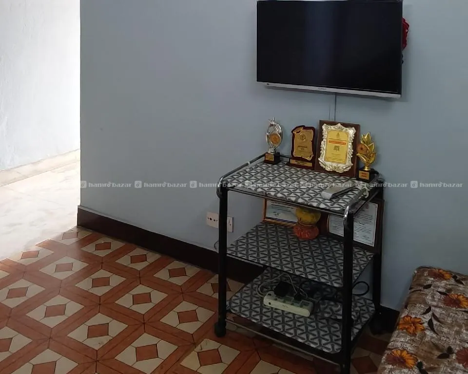 TV   konka 32 inch with TV table 3