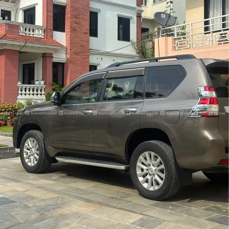 Toyota LandCruiser Prado VX 3