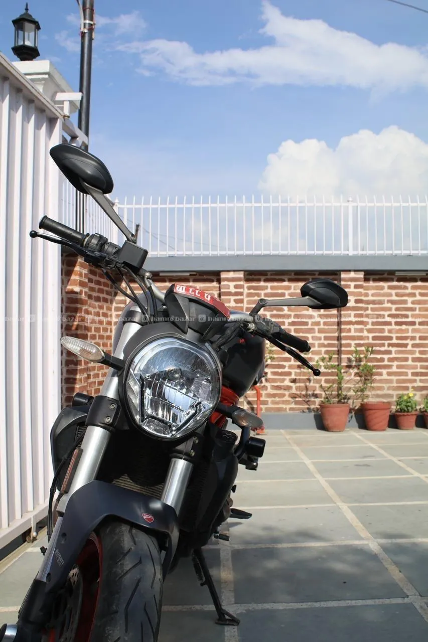 DUCATI MONSTER 821 4
