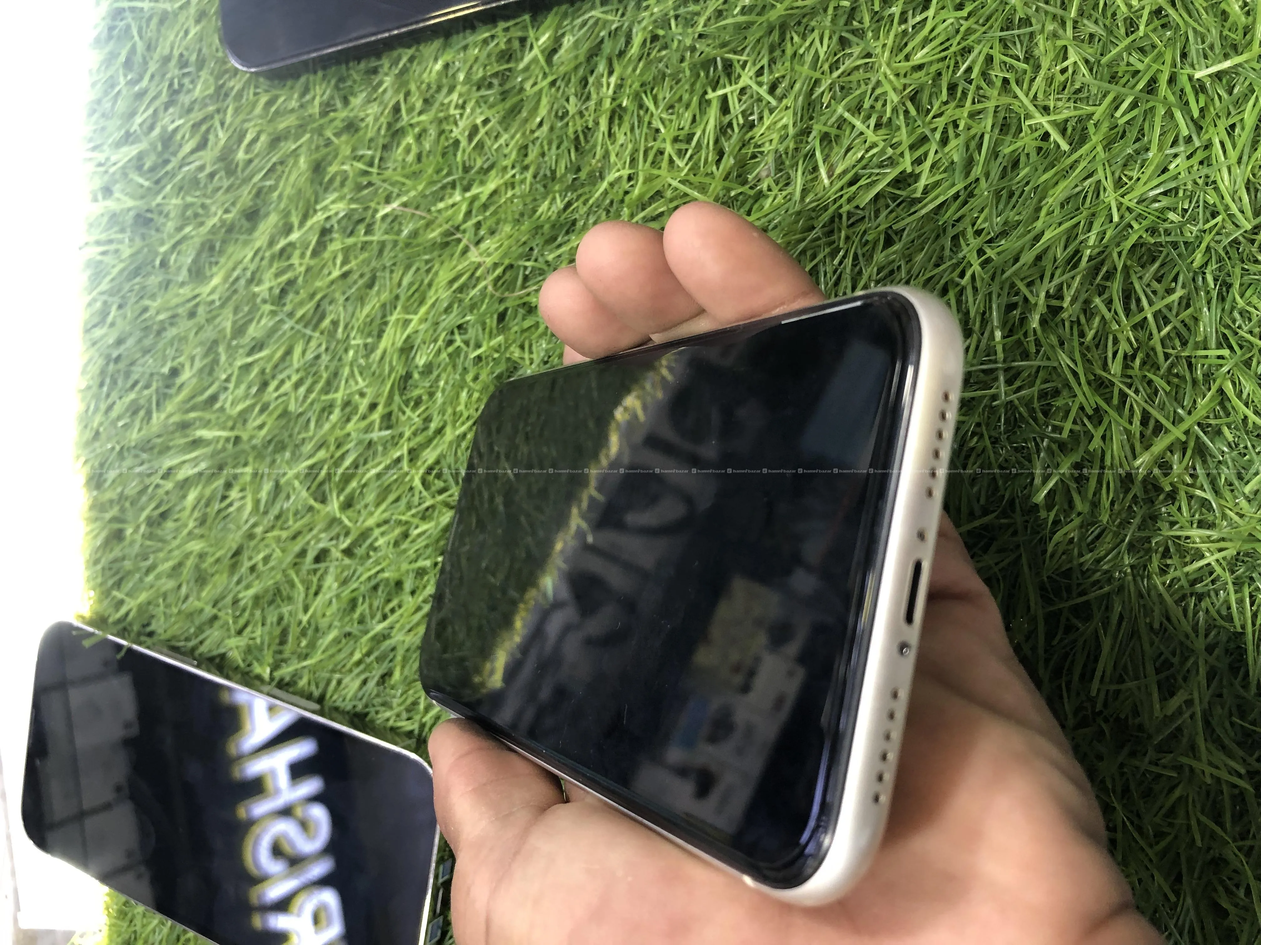 Apple iPhone 11 (128GB) - White Color Fresh Sale 4