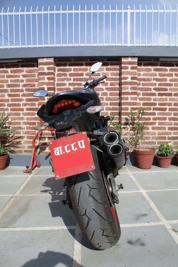 DUCATI MONSTER 821 2