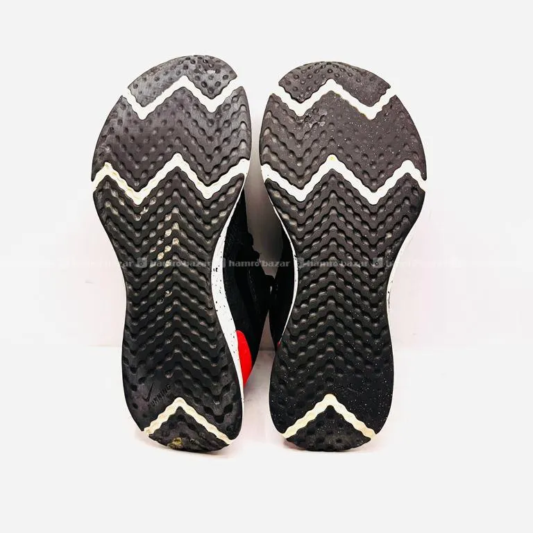 NIKE REVOLUTION RUNNING SHOES š 6