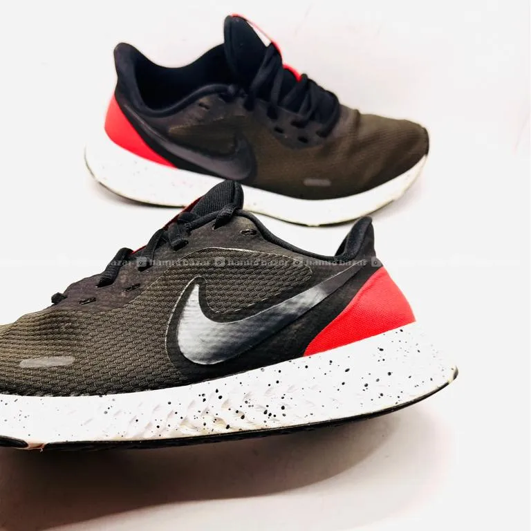 NIKE REVOLUTION RUNNING SHOES š 3