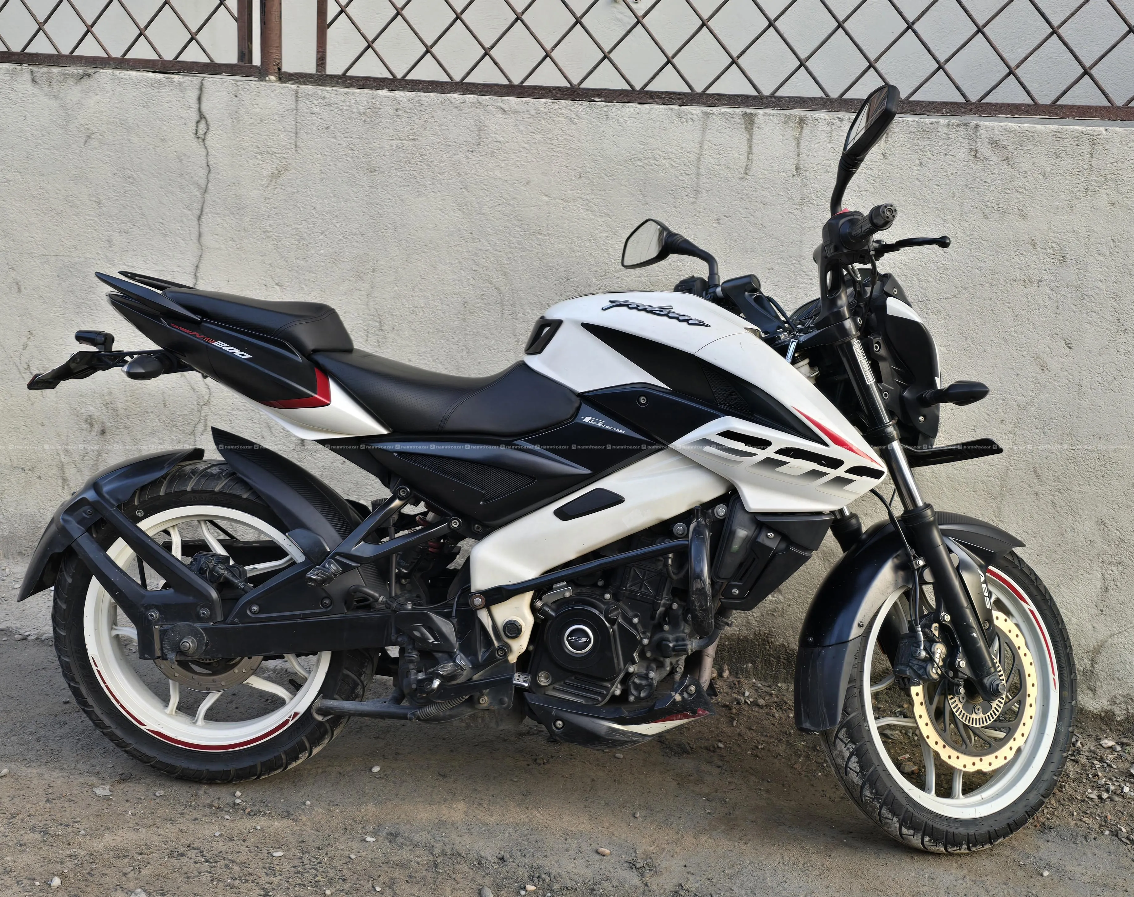 30 lot NS 200 2