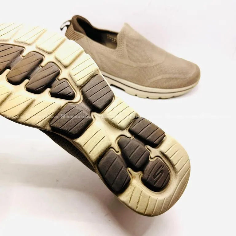SKECHERS ULTRA GO WALK 5 JETTER CASUAL SHOES 2
