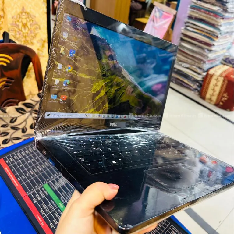 Hami Sanga 11000 Dekhi 30000 Samma Ka Laptop Xa 5
