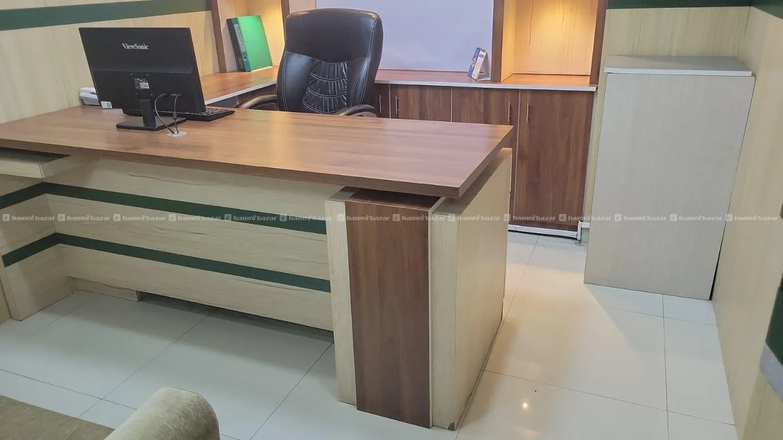 Office / consultancy for sale at prime location 4