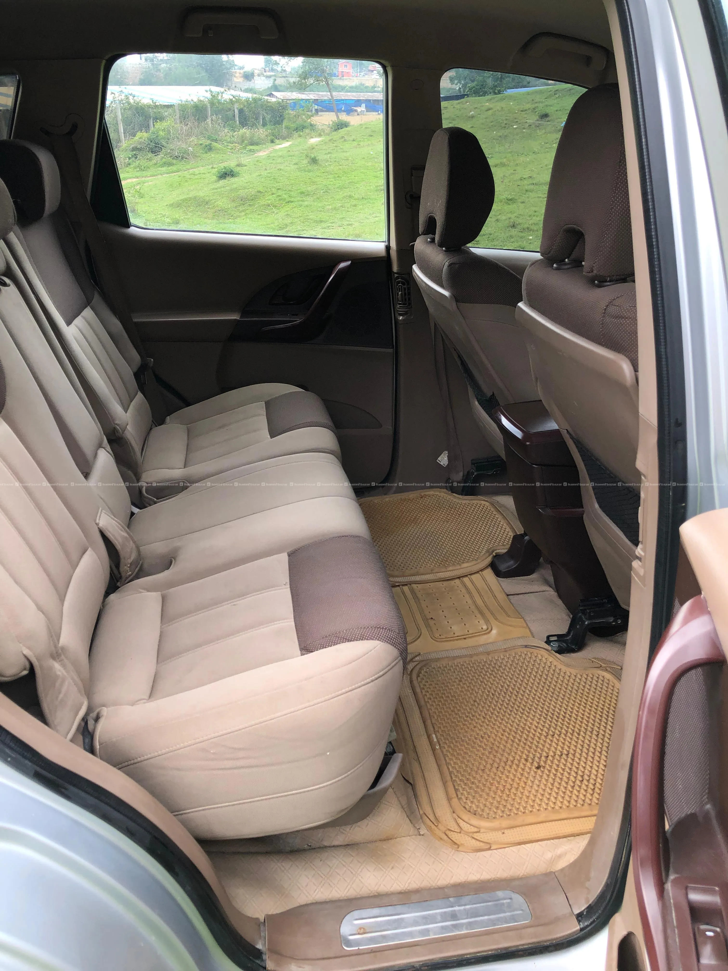 Mahindra XUV 500 w4 7 seater 6