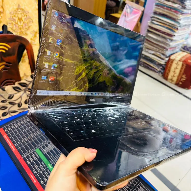 Hami Sanga 11000 Dekhi 30000 Samma Ko Laptop Xa 6