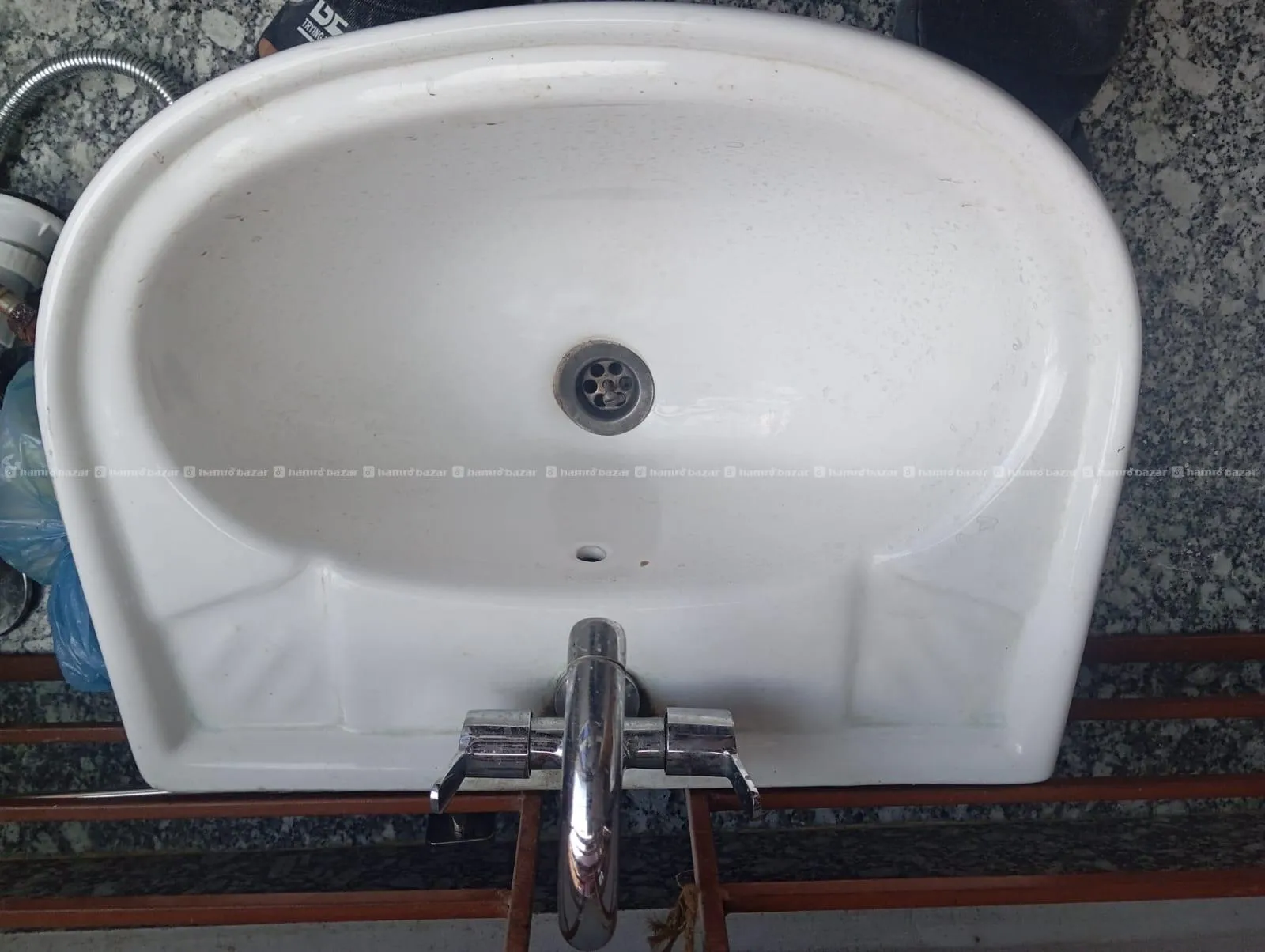 sanitary combo set secondhand used for 3 years 2