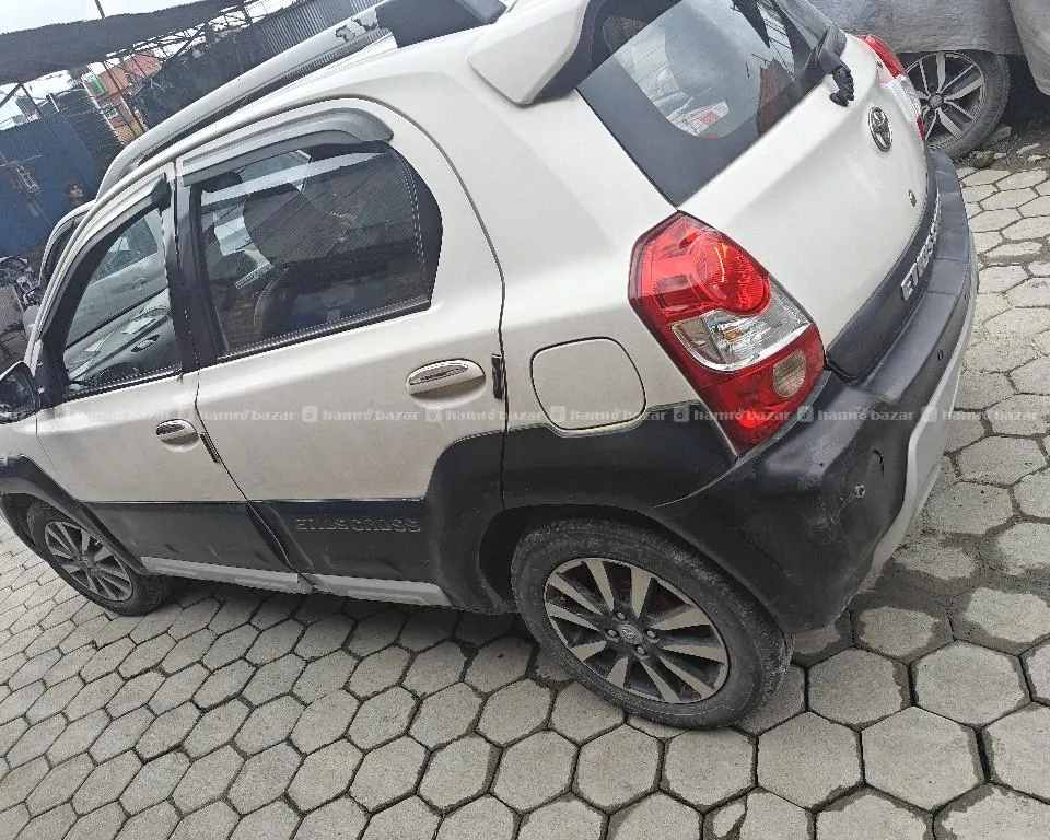 Toyata Etios Cross v 2014 model on sale 9851158478 2