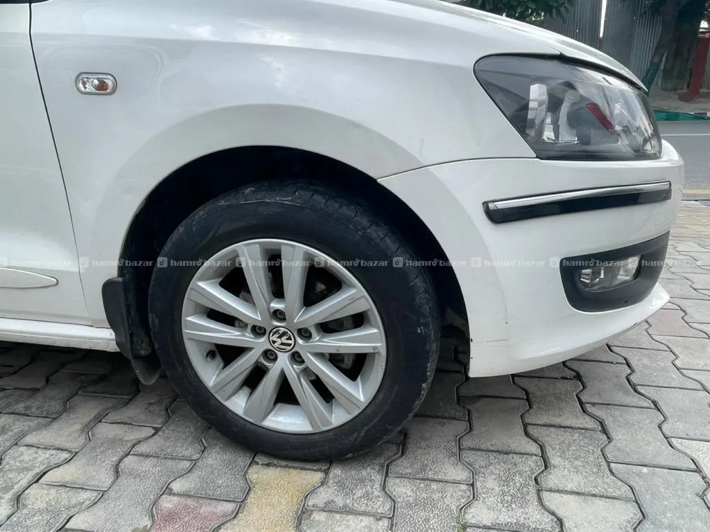 Volkswagen Polo 1.6L Highline Manual 3