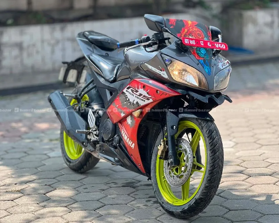 yamaha r15 v2 74lot super fresh condition on sell 3