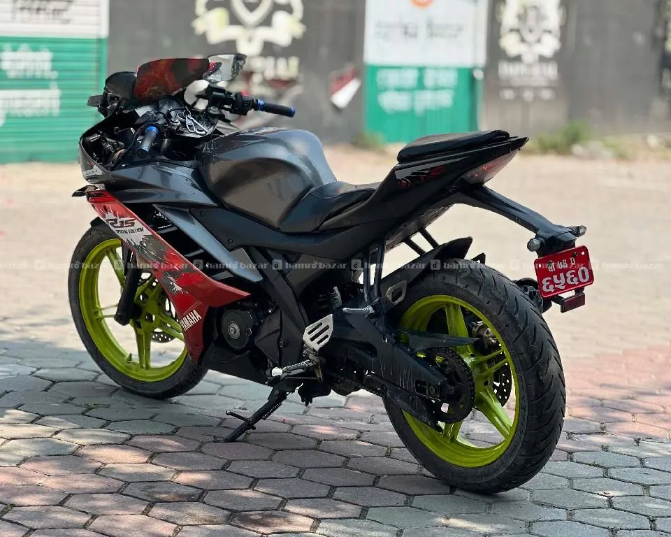 yamaha r15 v2 74lot super fresh condition on sell 4