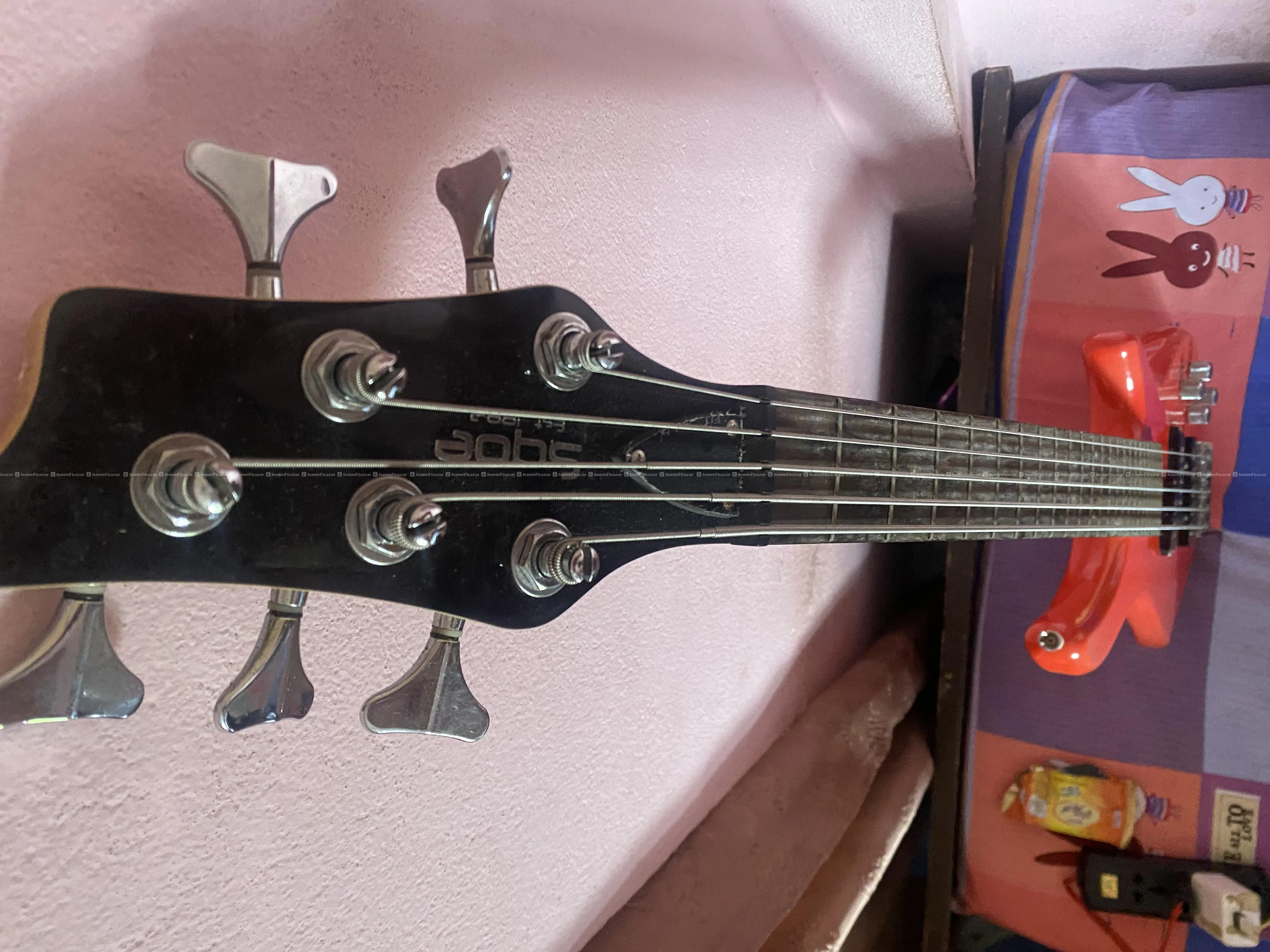 bass guitar on sell  Sqoe Est.1883 2