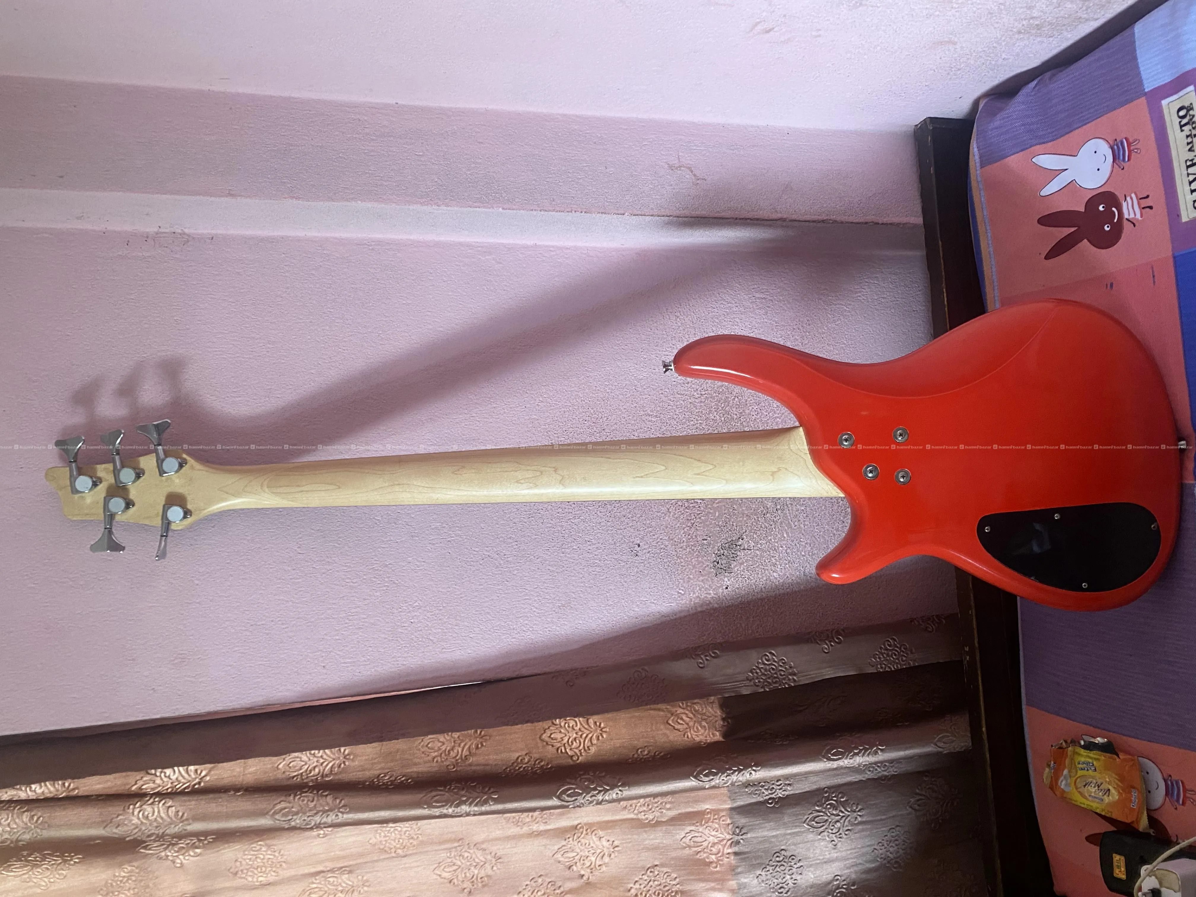bass guitar on sell  Sqoe Est.1883 3