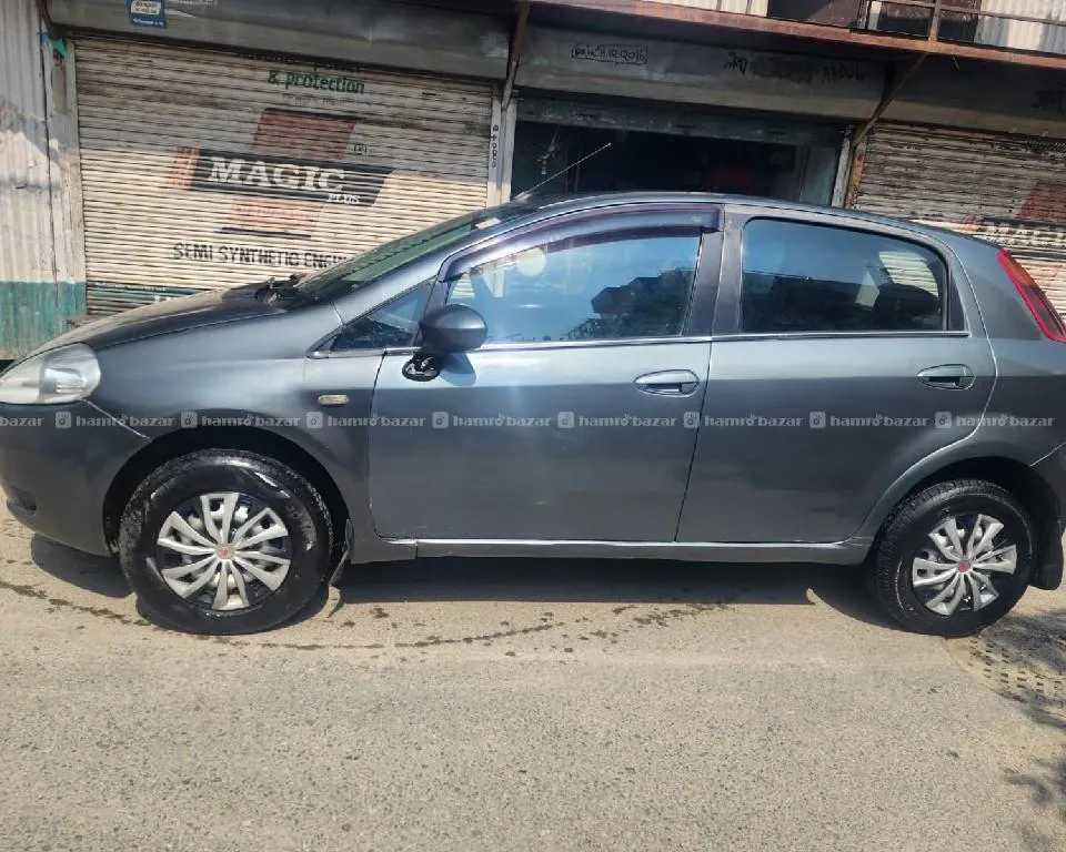 Fiat Punto Diesel 2011 full option 3