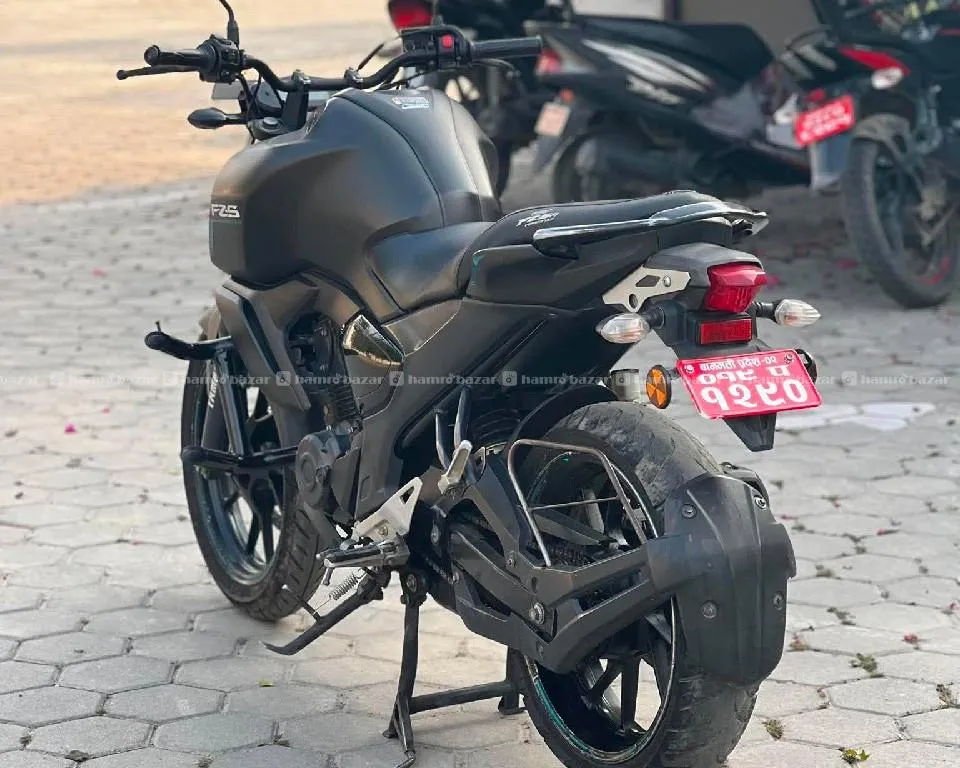 yamaha fz v3 118lot super fresh condition on 4