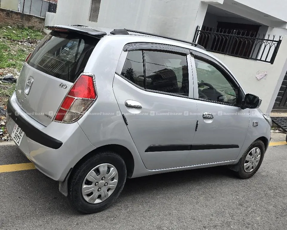 Hyundai i10 magna 1.2 like new condition car on 5