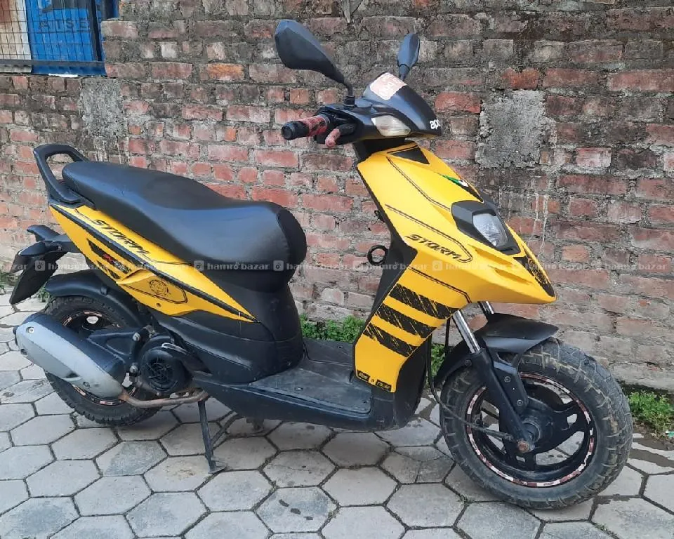 Aprilia SR 125 (011)lot single hand 3