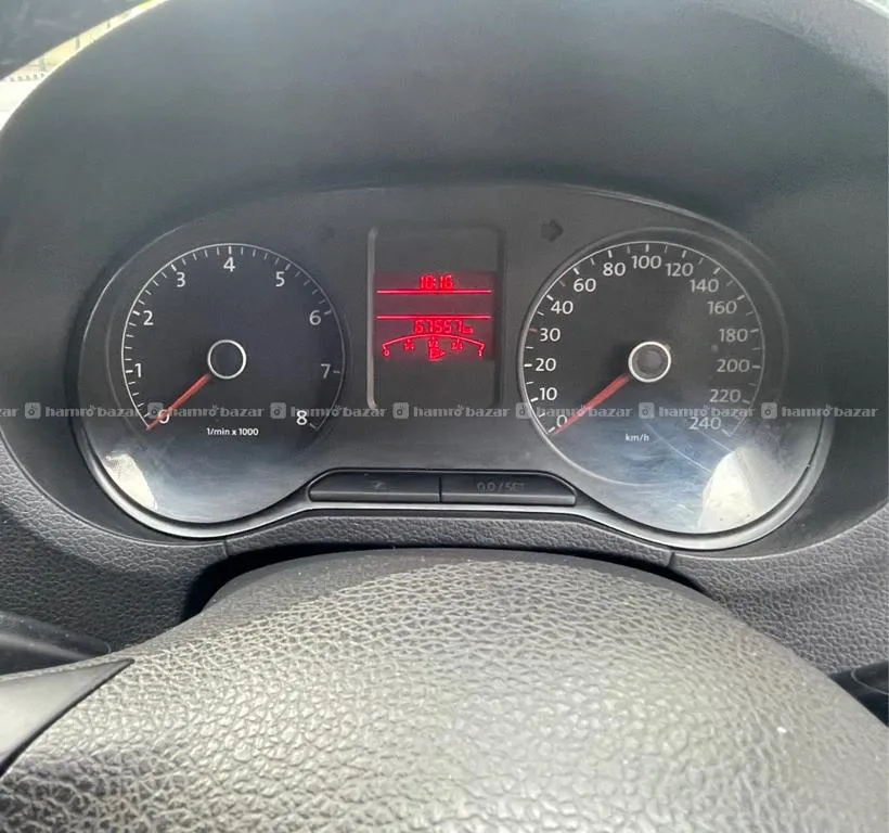 Volkswagen Polo 1.6L Highline Manual 2