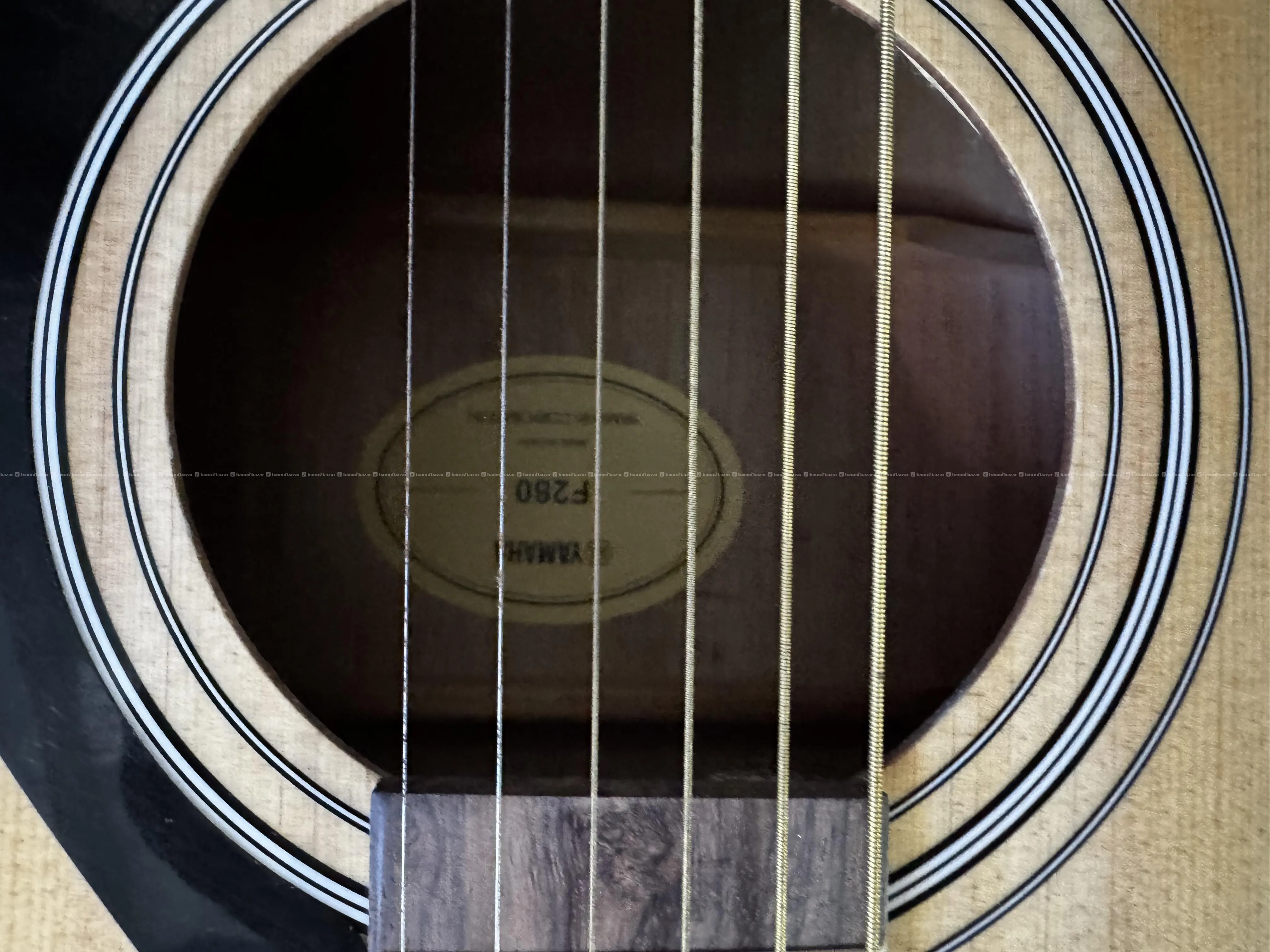 Yamaha F280 Guitar with Bag,picks and capo 8