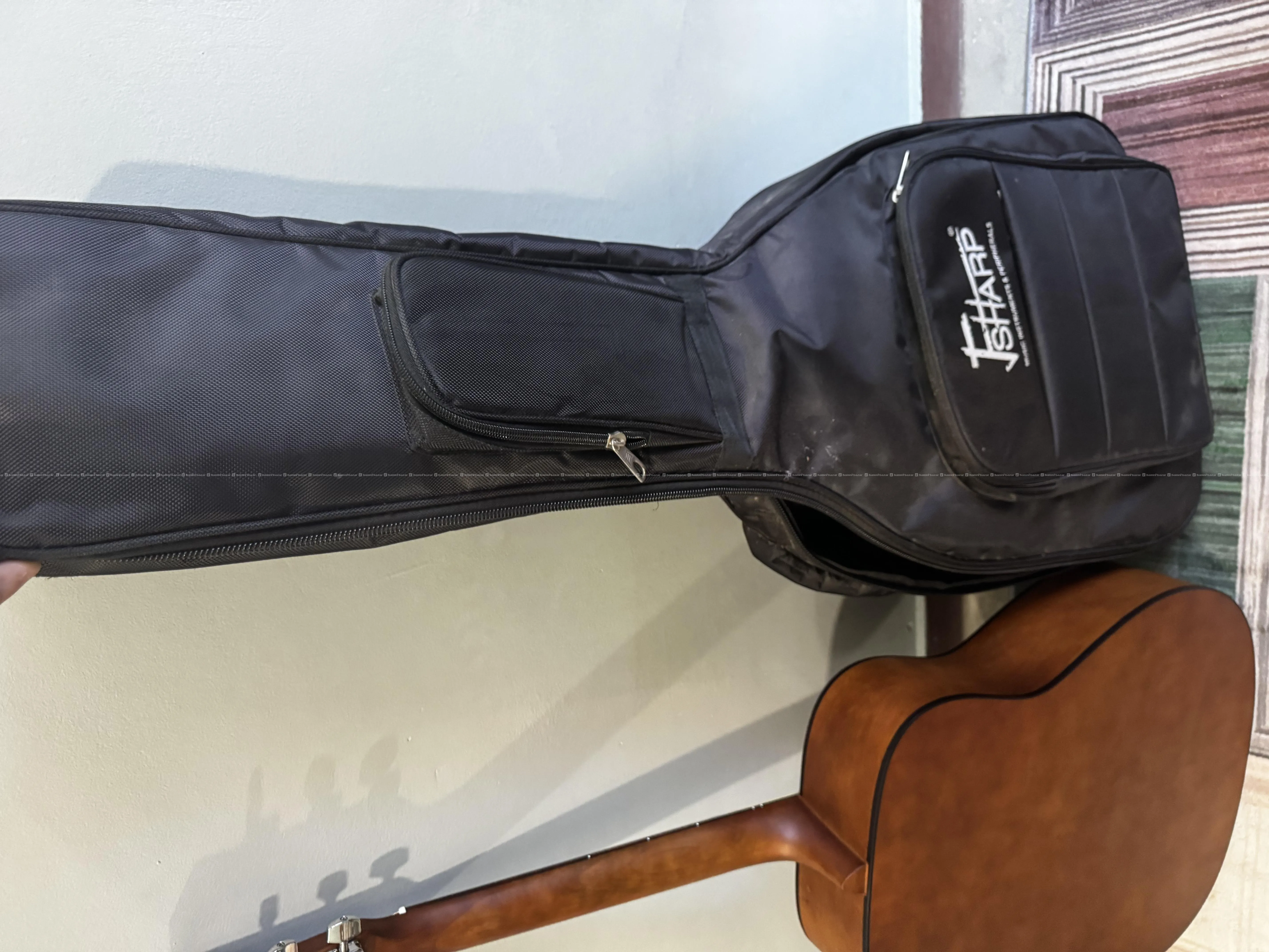 Yamaha F280 Guitar with Bag,picks and capo 2